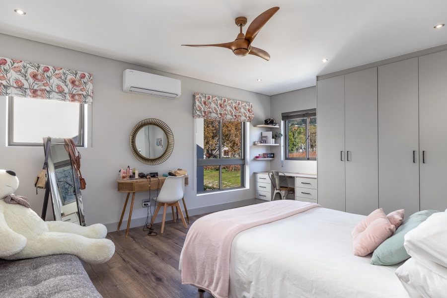 4 Bedroom Property for Sale in Lemoenkloof Western Cape